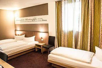 Hotell Mainstation 3*